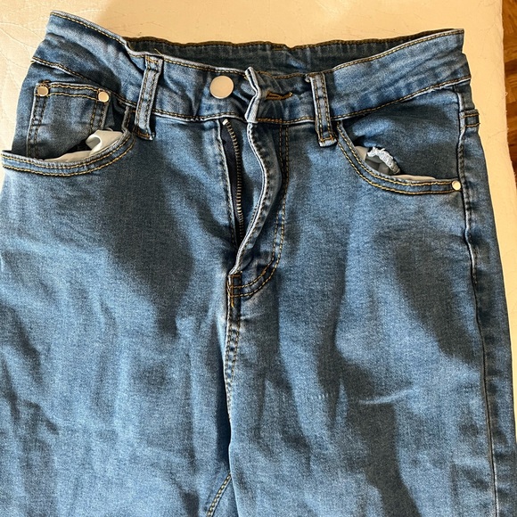 Xs Long Skinny Jeans (over shoes) cute and stylish, nice booty definition😍 - Picture 5 of 6